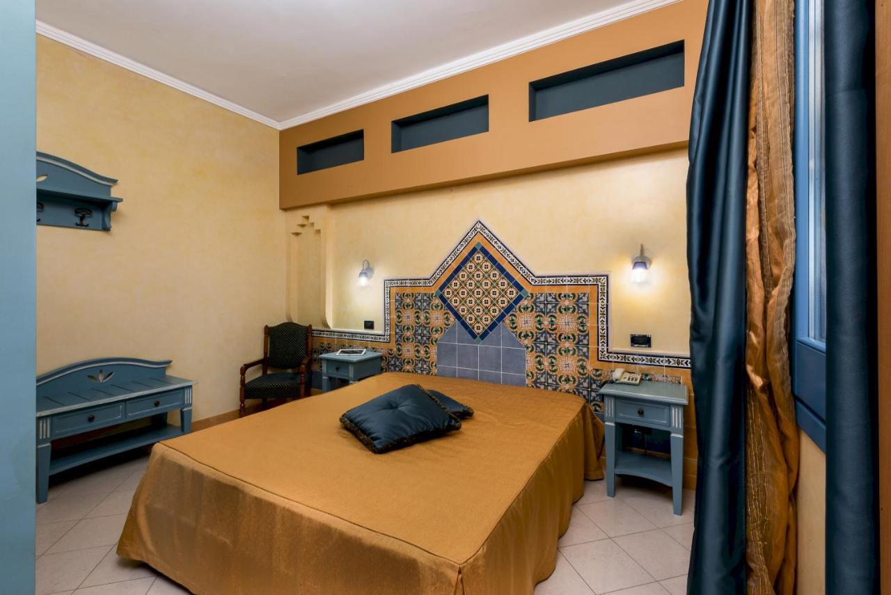 Hotel Ristorante Mediterraneo Faro 산비토로카포 외부 사진