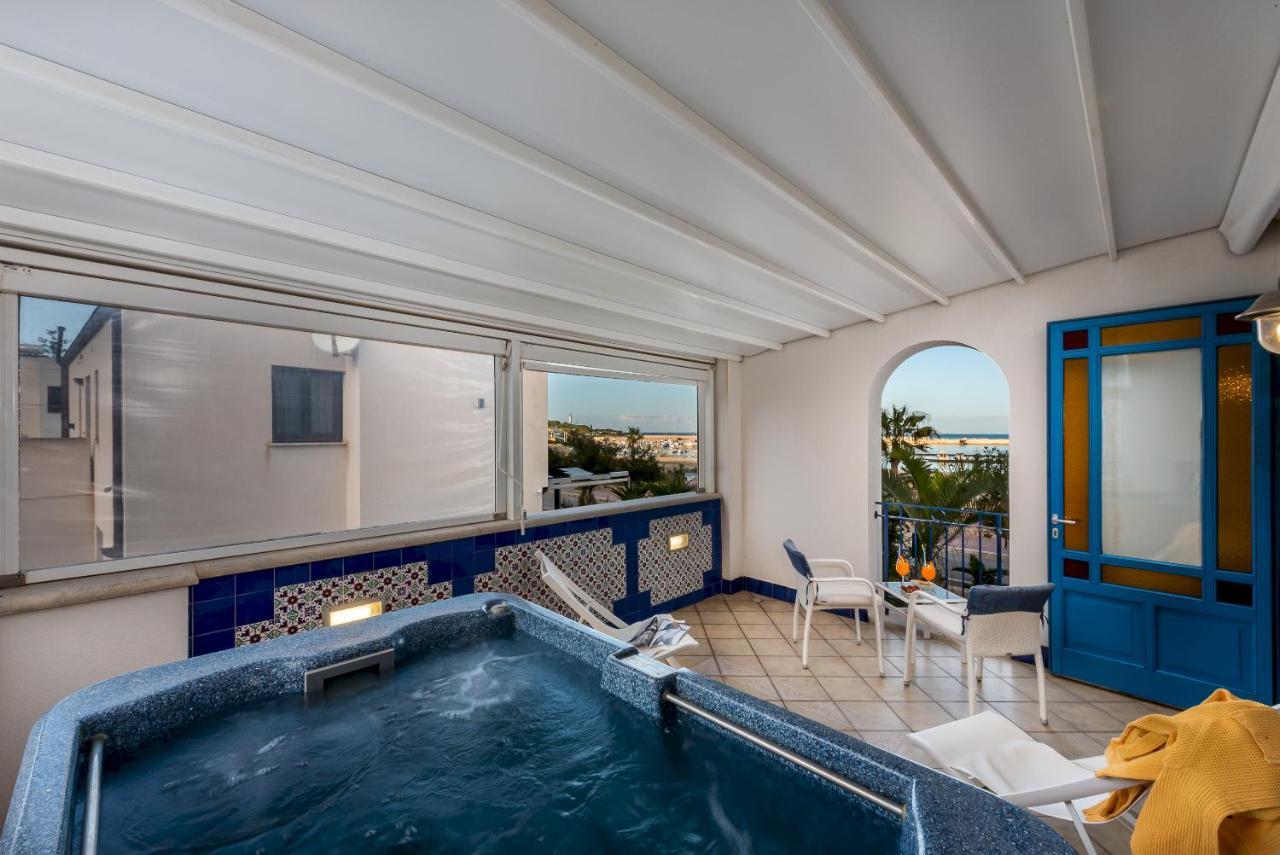 Hotel Ristorante Mediterraneo Faro 산비토로카포 외부 사진