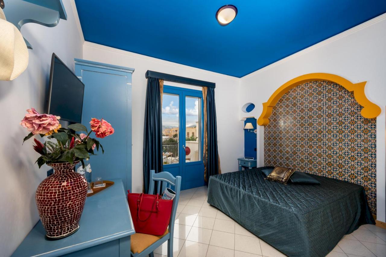 Hotel Ristorante Mediterraneo Faro 산비토로카포 외부 사진