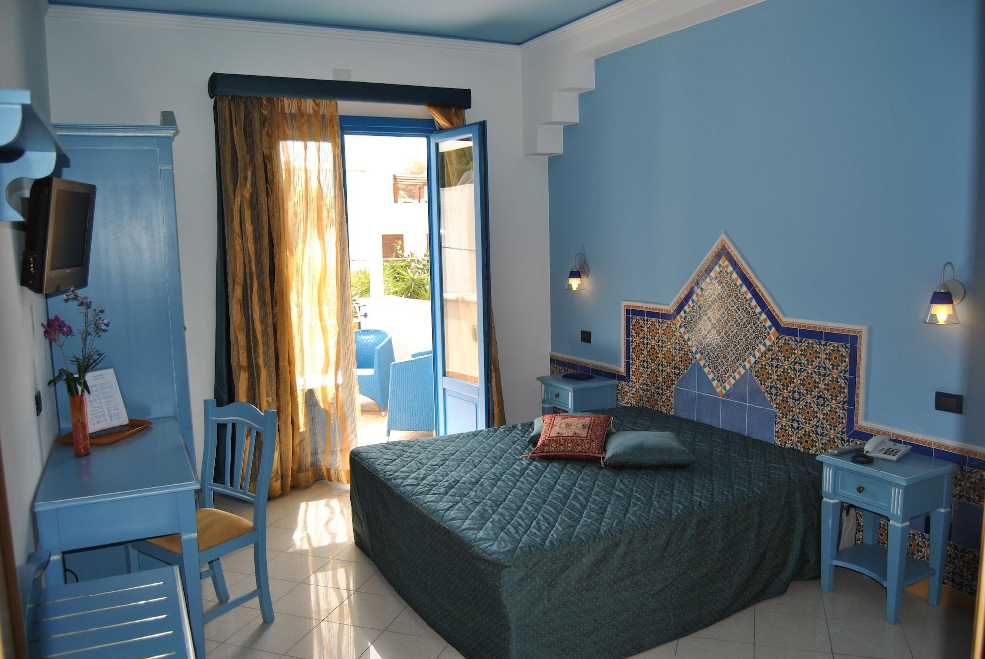 Hotel Ristorante Mediterraneo Faro 산비토로카포 외부 사진