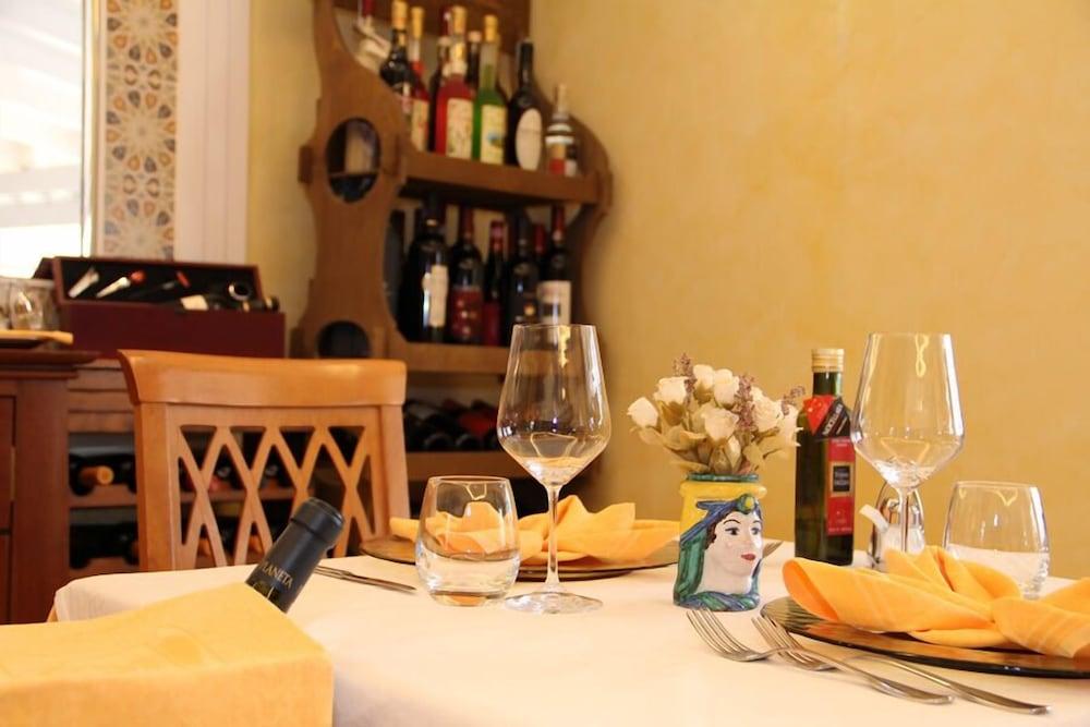 Hotel Ristorante Mediterraneo Faro 산비토로카포 외부 사진