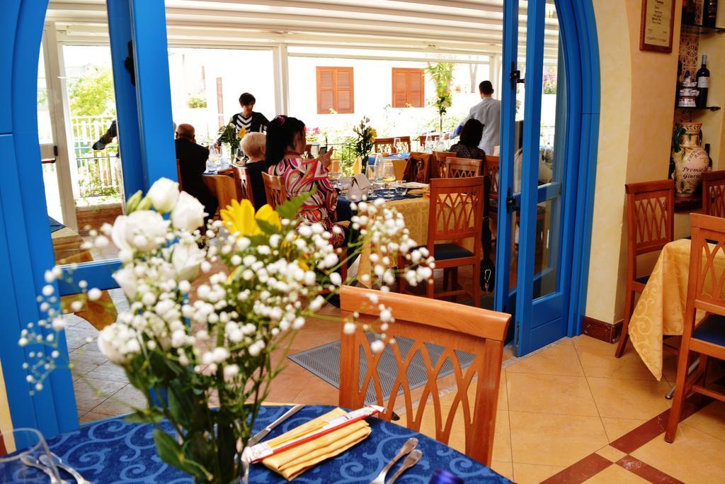 Hotel Ristorante Mediterraneo Faro 산비토로카포 외부 사진