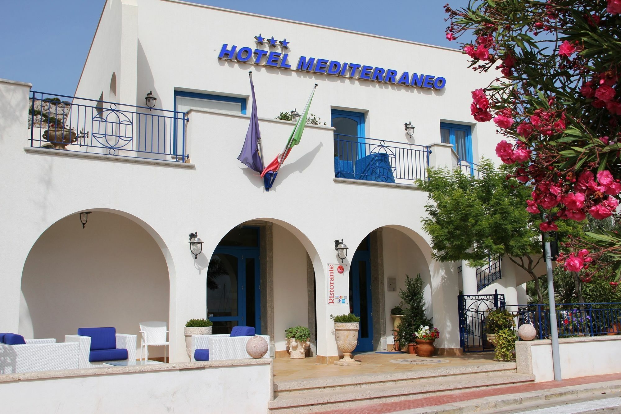 Hotel Ristorante Mediterraneo Faro 산비토로카포 외부 사진
