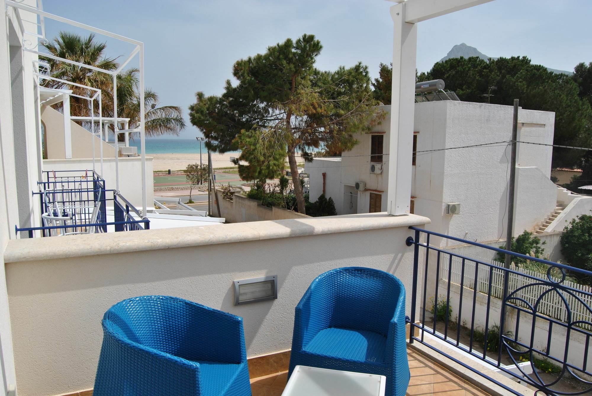 Hotel Ristorante Mediterraneo Faro 산비토로카포 외부 사진